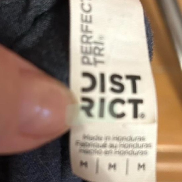 Works out but clearly loves carbs District Charcoal Tee size Menium - Picture 4 of 4